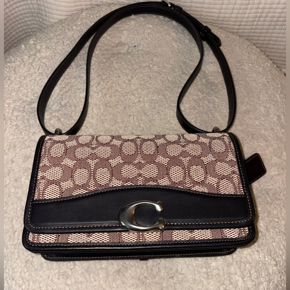 Coach Bandit Shoulder Bag
In Signature Textile Jacquard Silver/Cocoa Black - Picture 11 of 11
